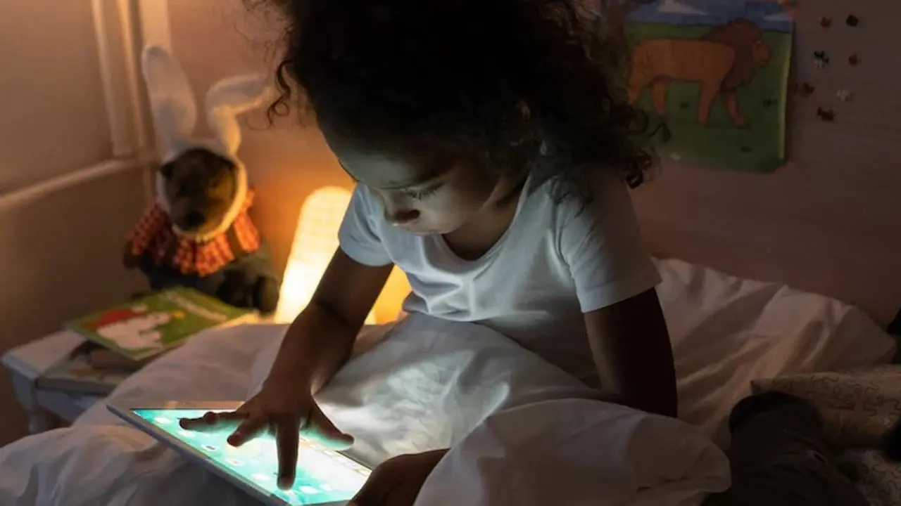 Children Health | మీ పిల్లలు ఫోన్‌ ఎక్కువగా చూస్తున్నారా..? అయితే వారి గుండె ప్రమాదంలో పడినట్టే..