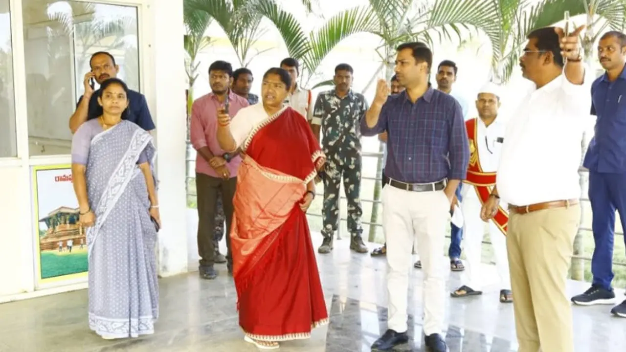 Seethakka : సీతక్క మేడారం సెంటరాఫ్ అట్రాక్షన్