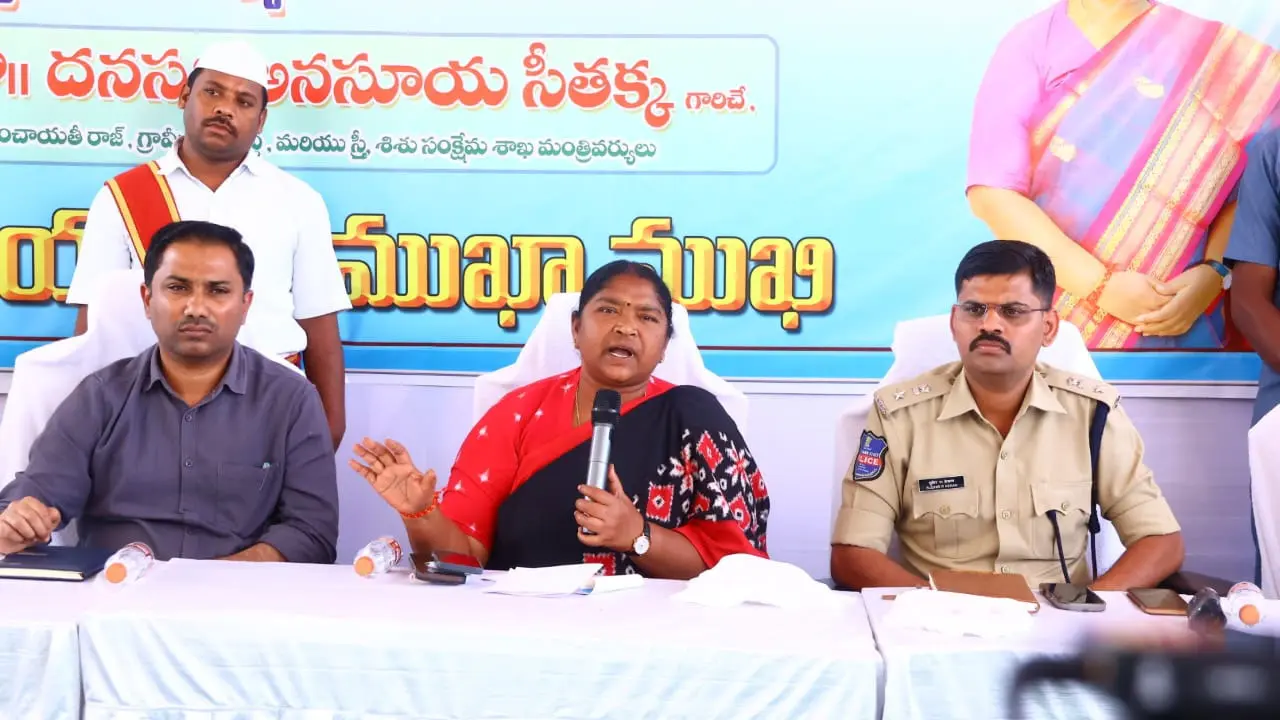 చరిత్రలో మైలు రాయిగా మేడారం ప్రాంగణ పునరుద్ధరణ : సీతక్క