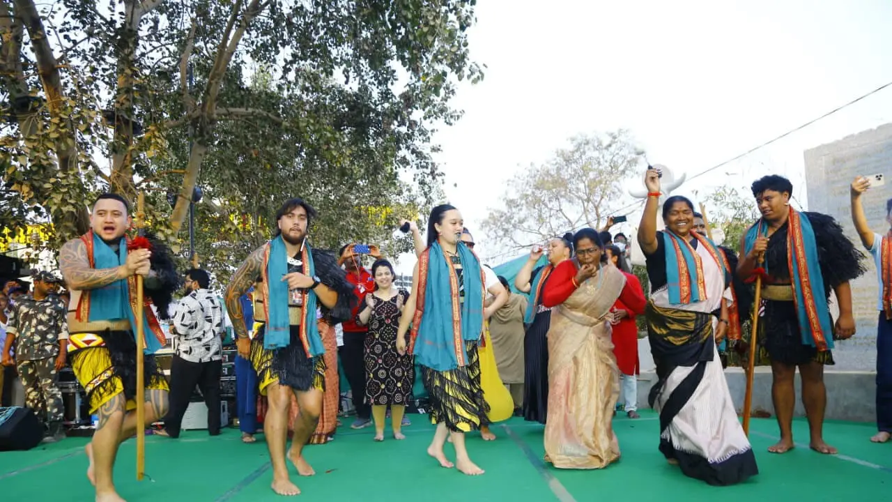 Seethakka : మేడారం జాతరకు సీతక్క నృత్యాల జోష్