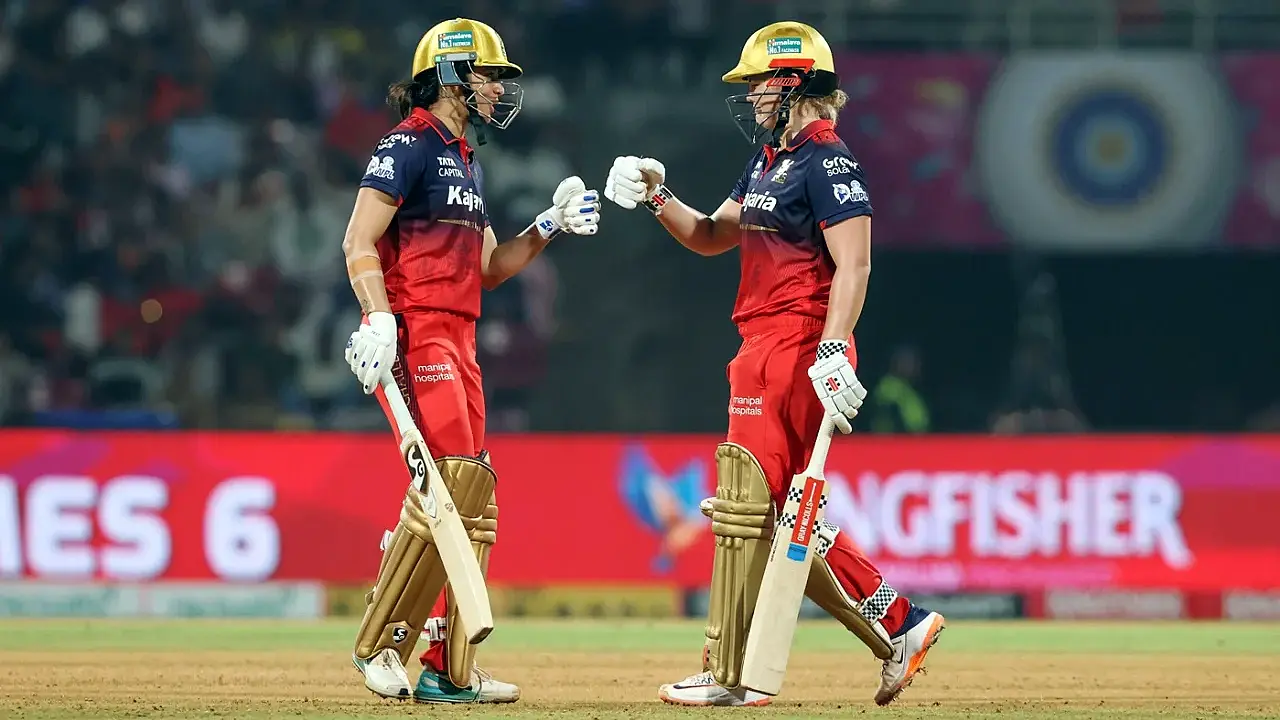 Smriti Mandhana and Georgia Voll celebrate their match-winning partnership during RCB’s chase against Delhi Capitals in WPL 2026.
