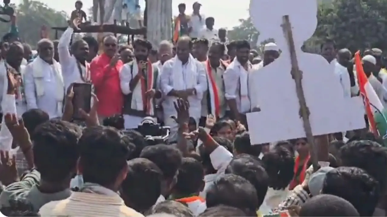 Bandla Krishna Mohan Reddy : కాంగ్రెస్ పార్టీ ర్యాలీలో బండ్ల కృష్ణమోహన్ రెడ్డి..ఫిరాయింపులో మరో ట్విస్టు !