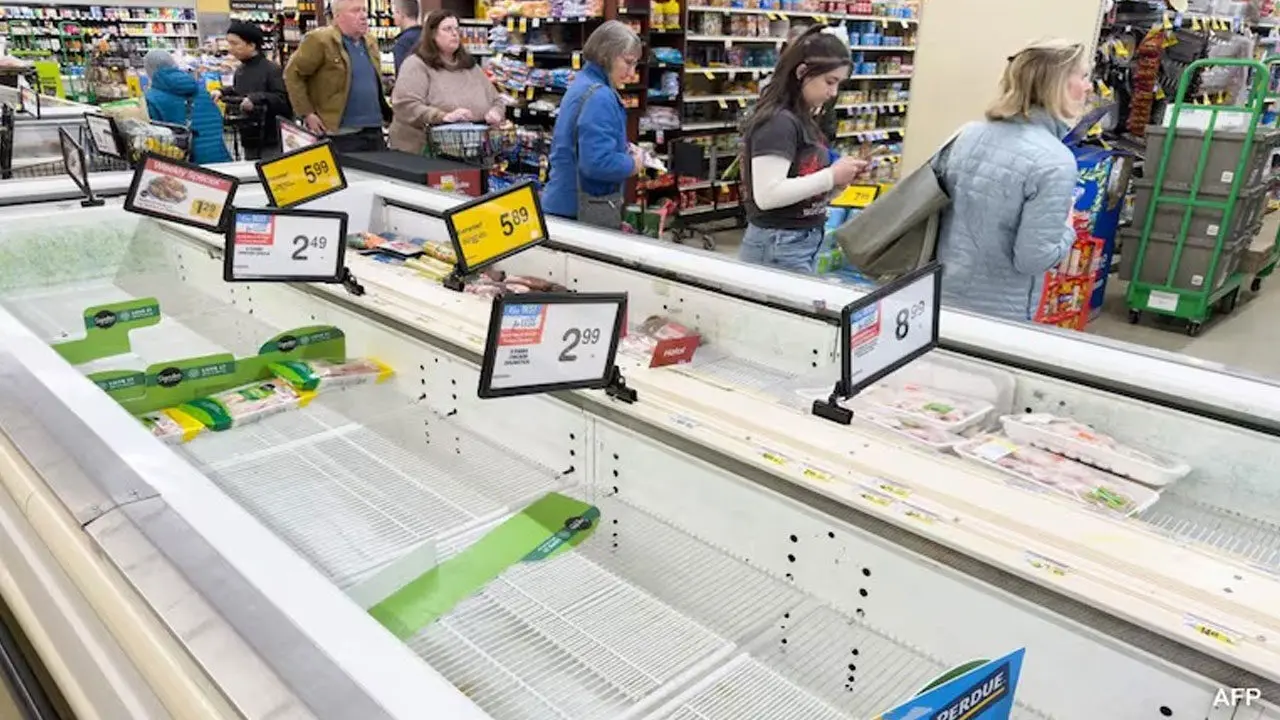 Winter Storm In US : అమెరికాను వణికిస్తోన్న మంచు తుపాను.. ఖాళీ అవుతున్న సూపర్‌ మార్కెట్లు