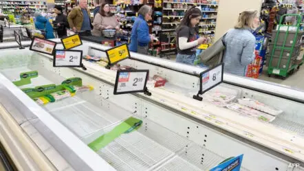 Winter Storm In US : అమెరికాను వణికిస్తోన్న మంచు తుపాను.. ఖాళీ అవుతున్న సూపర్‌ మార్కెట్లు