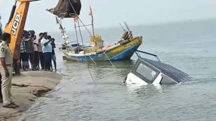 Antarvedi Beach Accident : సముద్రంలోకి దూసుకెళ్లిన థార్..ఒకరి మృతి
