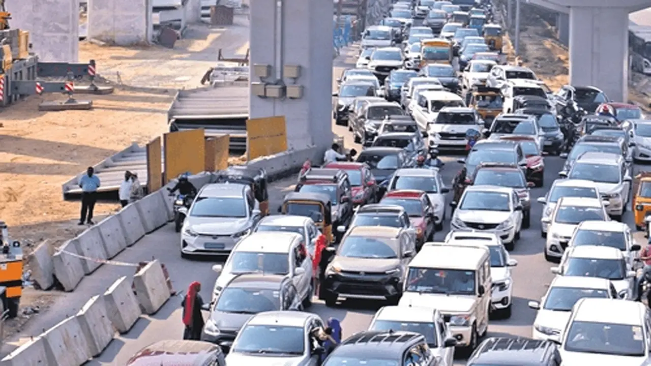 Vijayawada-Hyderabad Highway : విజయవాడ టూ హైదరాబాద్ హైవేపై మాస్ ట్రాఫిక్
