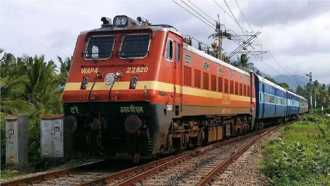 Indian Railways : రైలు ఆలస్యంతో పరీక్షకు గైర్హాజరు.. విద్యార్థినికి రూ.9 లక్షల పరిహారం