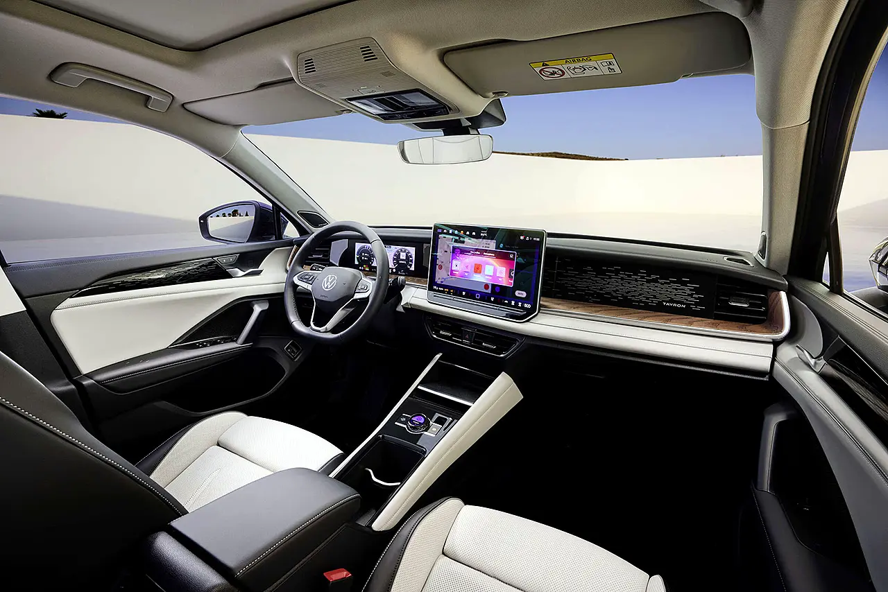 Volkswagen Tayron R-Line interior dashboard with 15-inch touchscreen, digital cockpit and premium cabin design