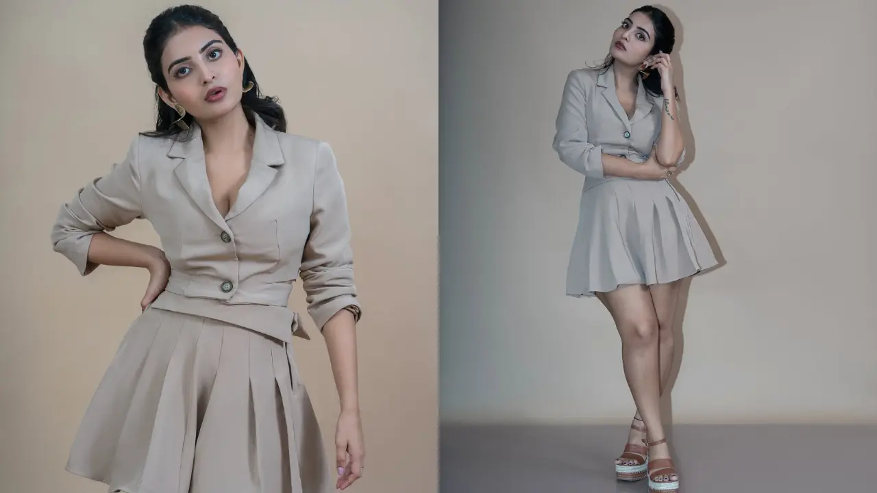 Ananya Nagalla | పొట్టి గౌనులో కాక రేపేస్తున్న అనన్య నాగళ్ల.. వామ్మో!