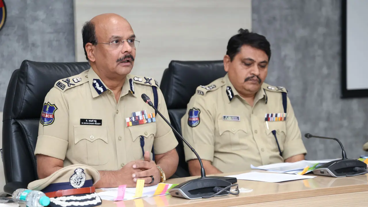 మున్సిపల్ ఎన్నికలకు పకడ్బందీ బందోబస్తు : డీజీపీ శివధర్ రెడ్డి