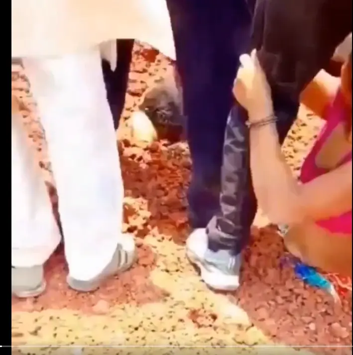 women buried alive| షాకింగ్.. ఇద్దరు మహిళల్ని సజీవంగా పూడ్చిన గూండాలు
