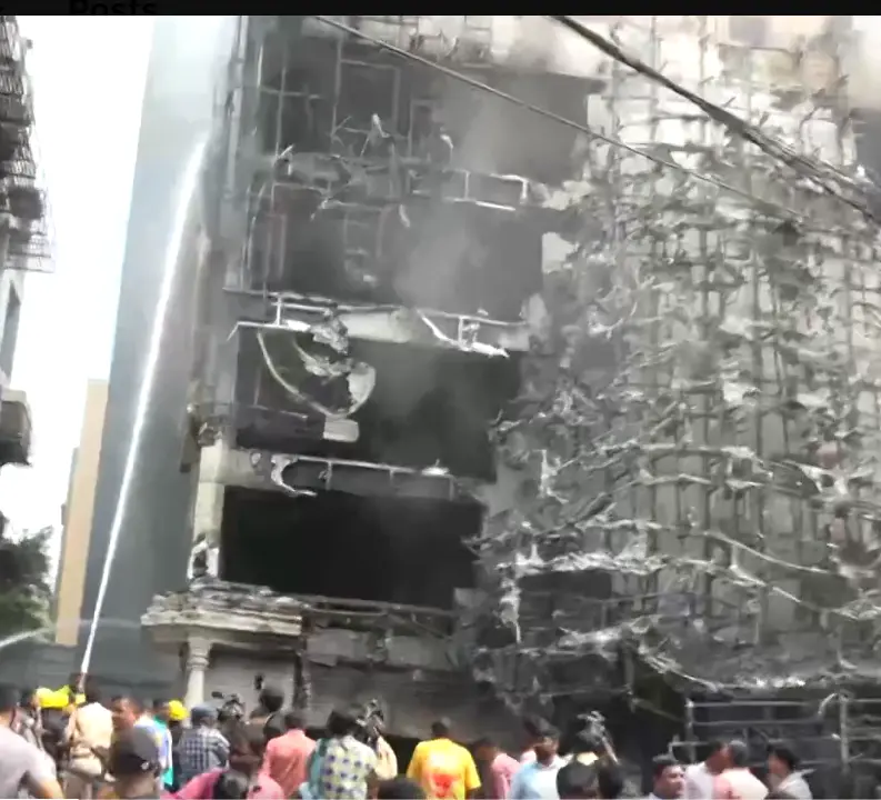Jubilee Hills fire accident| జూబ్లీహిల్స్ మంగళగౌరీ షోరూమ్ లో అగ్ని ప్రమాదం