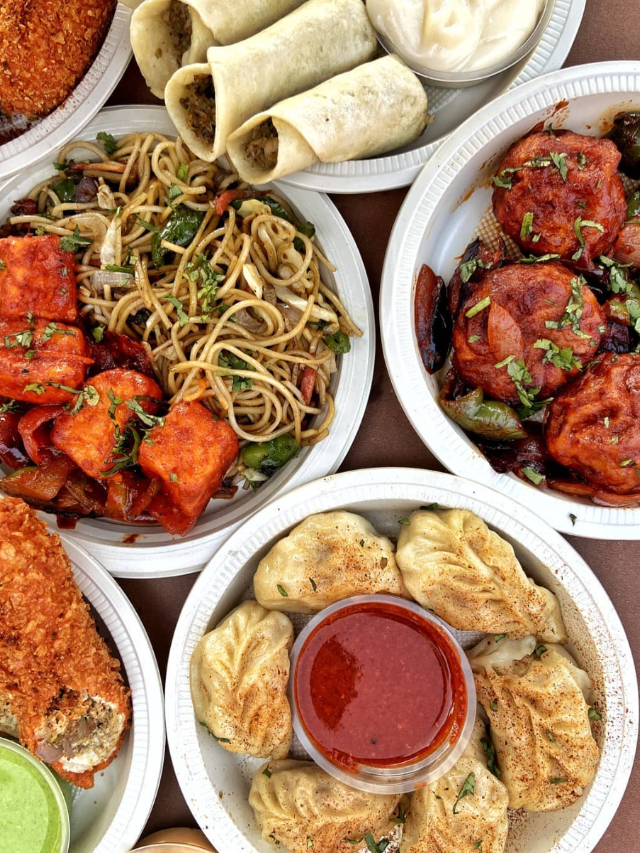 మన దేశంలోని ఈ గుడిలో నూడిల్స్, మొమోస్, పిజ్జా ప్రసాదంగా ఇస్తారు.. ఎందుకంటే?