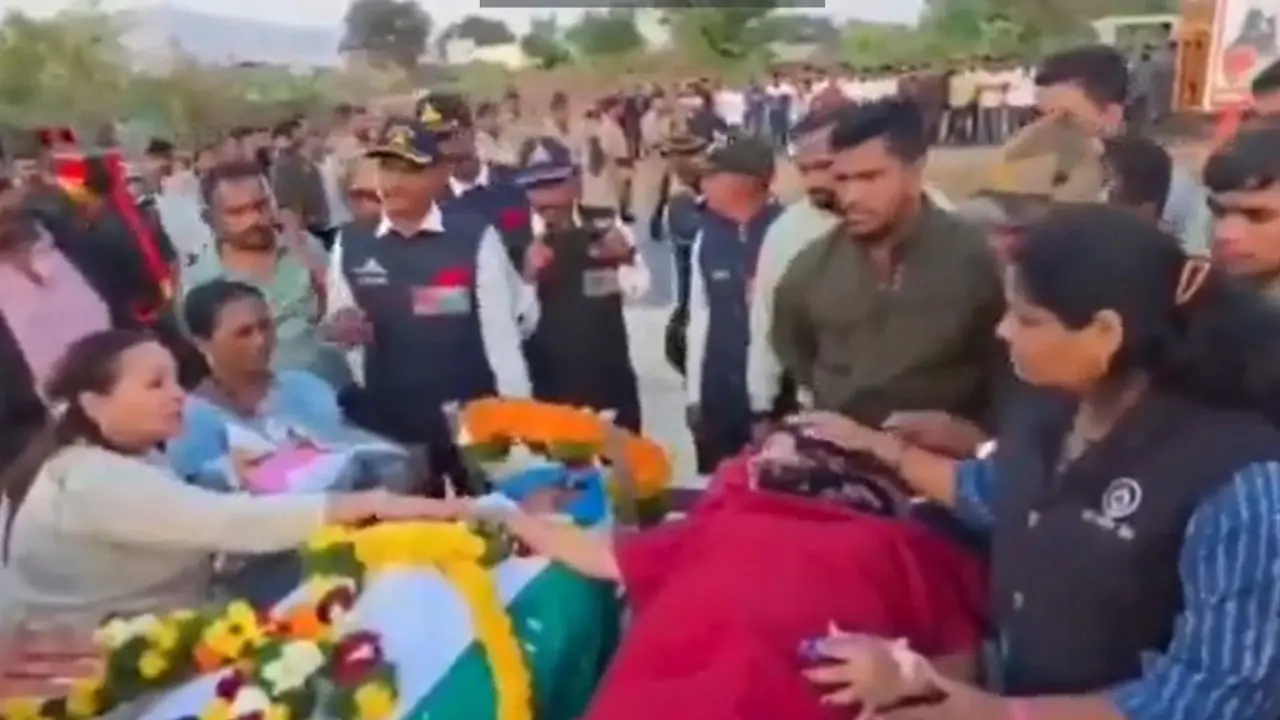 Heartbreaking Video | జ‌వాను మృతి.. డెలివ‌రీ అయిన 8 గంట‌ల‌కే స్ట్రెచ‌ర్‌పై వ‌చ్చి వీడ్కోలు ప‌లికిన భార్య‌.. కంట‌త‌డి పెట్టిస్తున్న వీడియో