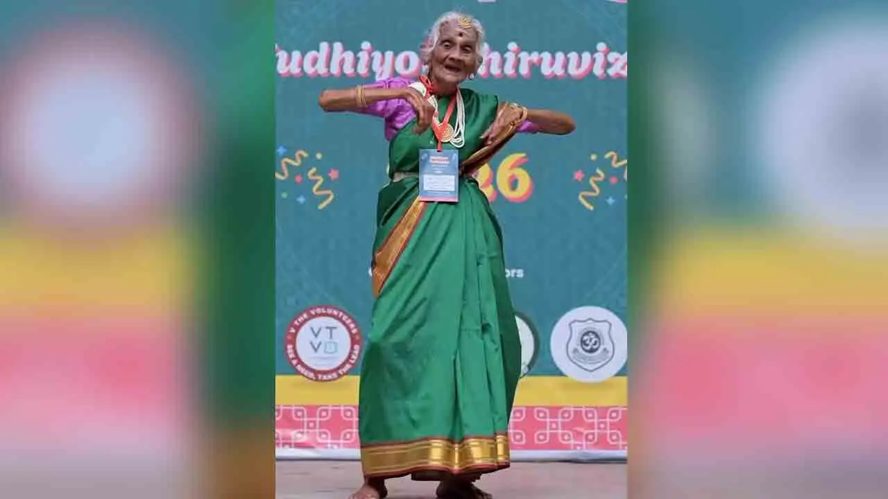 96 Yr Old Woman Performs Bharatanatyam | 96 ఏళ్ల వ‌య‌సులో.. స్టేజ్‌పై భ‌ర‌త‌నాట్యంతో ఆక‌ట్టుకున్న బామ్మ‌.. నెటిజ‌న్లు ఫిదా