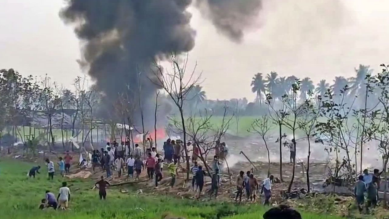 Fireworks Explosion : వేట్లపాలెంలో బాణసంచా ఫ్యాక్టరీలో భారీ పేలుడు.. 18మంది మృతి !