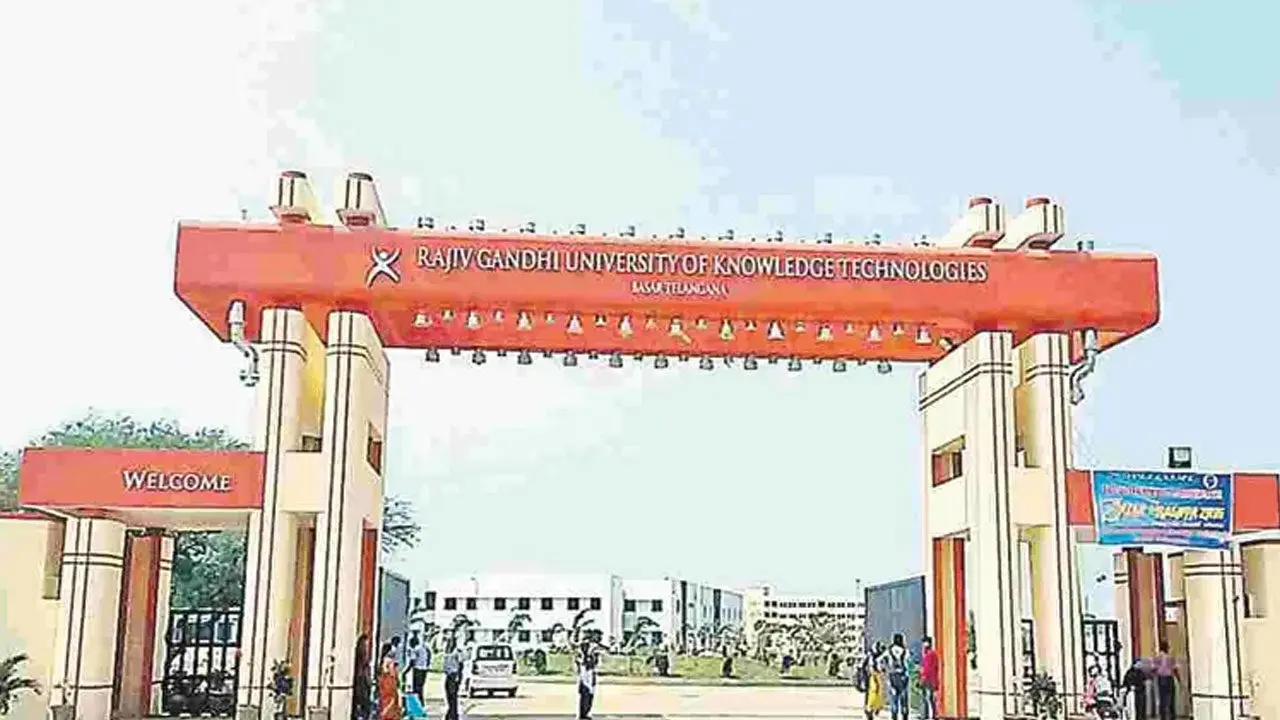 Basara IIIT : బాసర ట్రిపుల్ ఐటీలో విద్యార్థిని ఆత్మహత్య