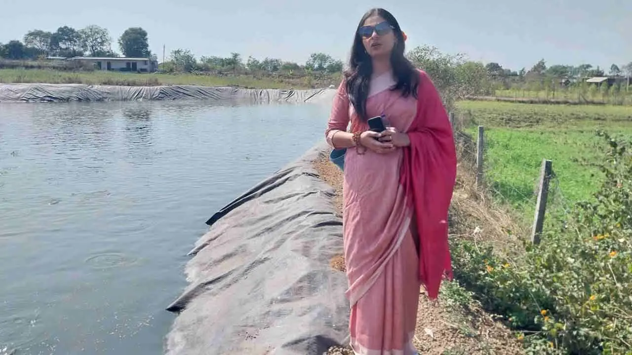 Fish Farming | కాసులు కురిపిస్తున్న చేప‌ల చెరువు.. ఏడాదికి రూ. 36 ల‌క్ష‌లు సంపాదిస్తున్న మ‌హిళా ఇంజినీర్..
