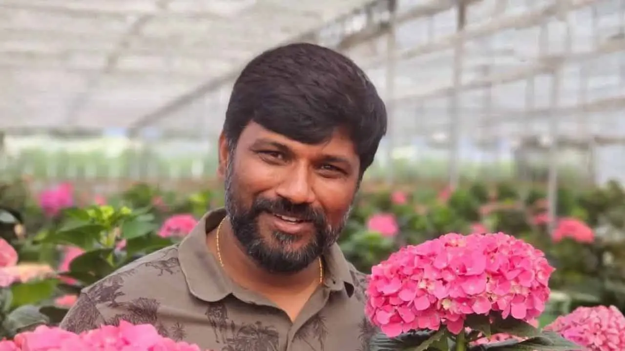 Flower Farming | 18 ఏళ్ల‌కే పూల వ్యాపారం.. ఏడాదికి రూ. 70 కోట్ల ట‌ర్నోవ‌ర్ సాధిస్తున్న‌ తెలంగాణ బిడ్డ‌