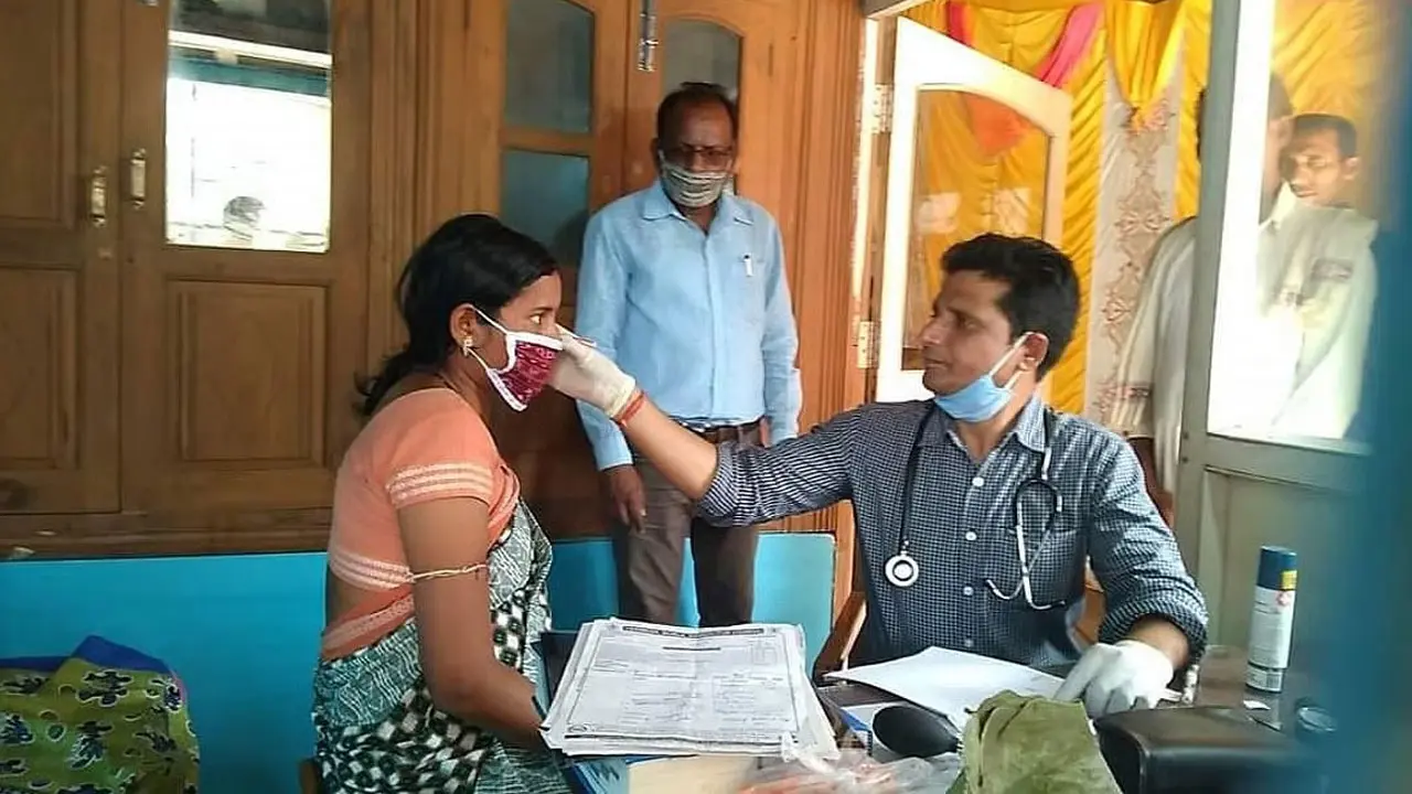 One Rupee Clinic | రూపాయికే పేద‌ల‌కు వైద్యం అందిస్తూ.. ఆద‌ర్శంగా నిలుస్తున్న జంట‌
