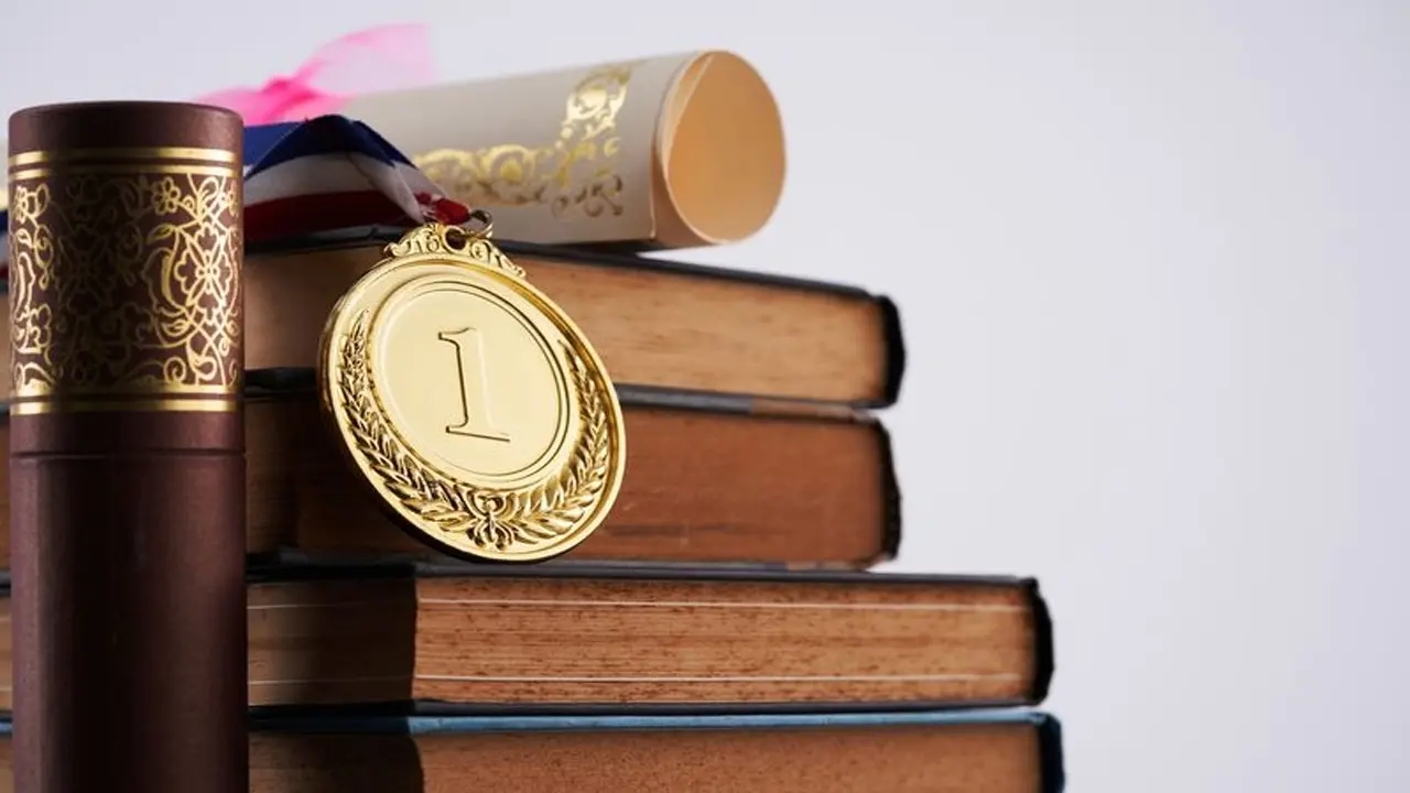MA Marathi course | 78 ఏళ్ల వ‌య‌సులో ఎంఏలో గోల్డ్‌ మెడల్ సాధించి.. వ‌య‌సు విజ‌యానికి అడ్డుకాద‌ని నిరూపించింది..