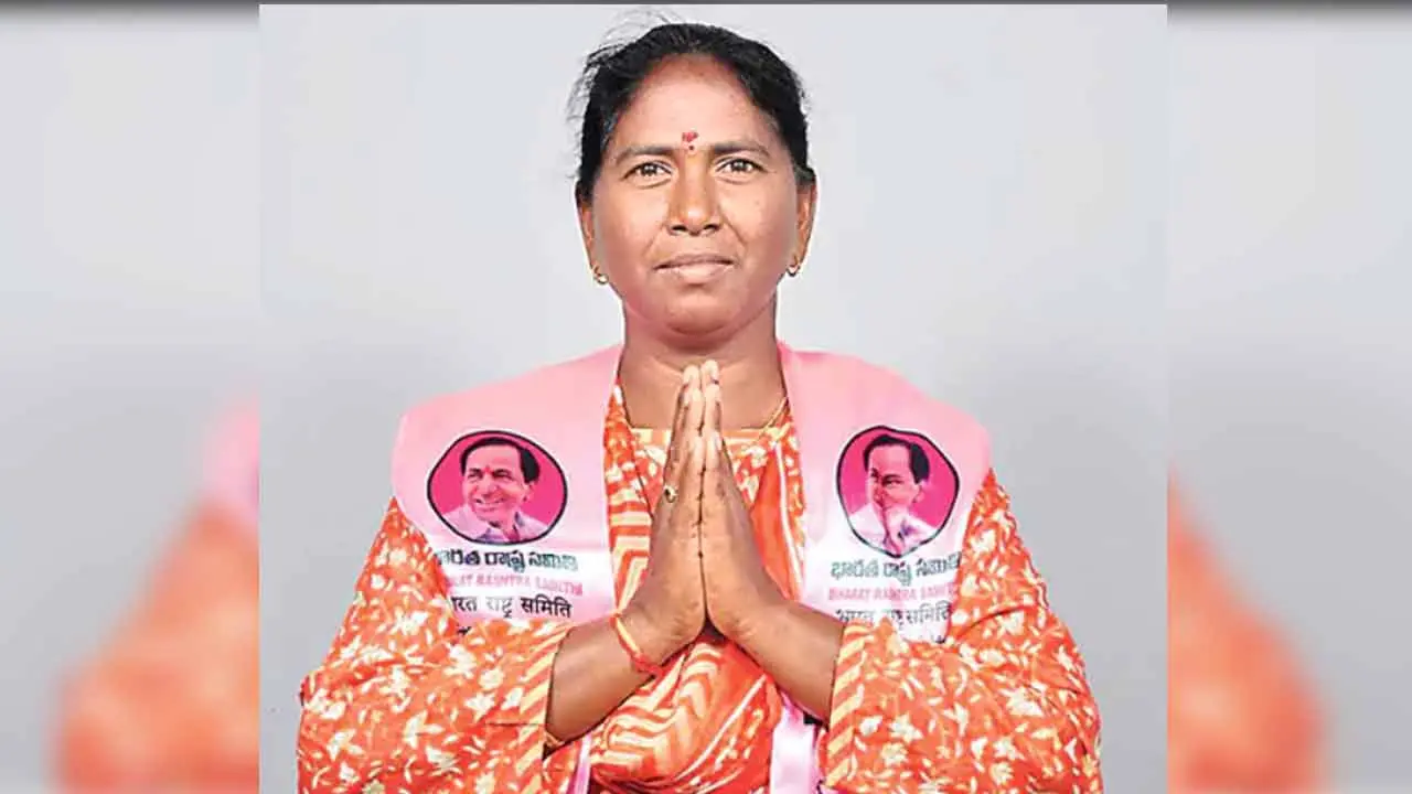 Asifabad municipality | నిన్న‌టి వ‌ర‌కు బ‌జ్జీల బండి విక్రేత‌.. ఇప్పుడిక మున్సిపాలిటీ కౌన్సిల‌ర్..