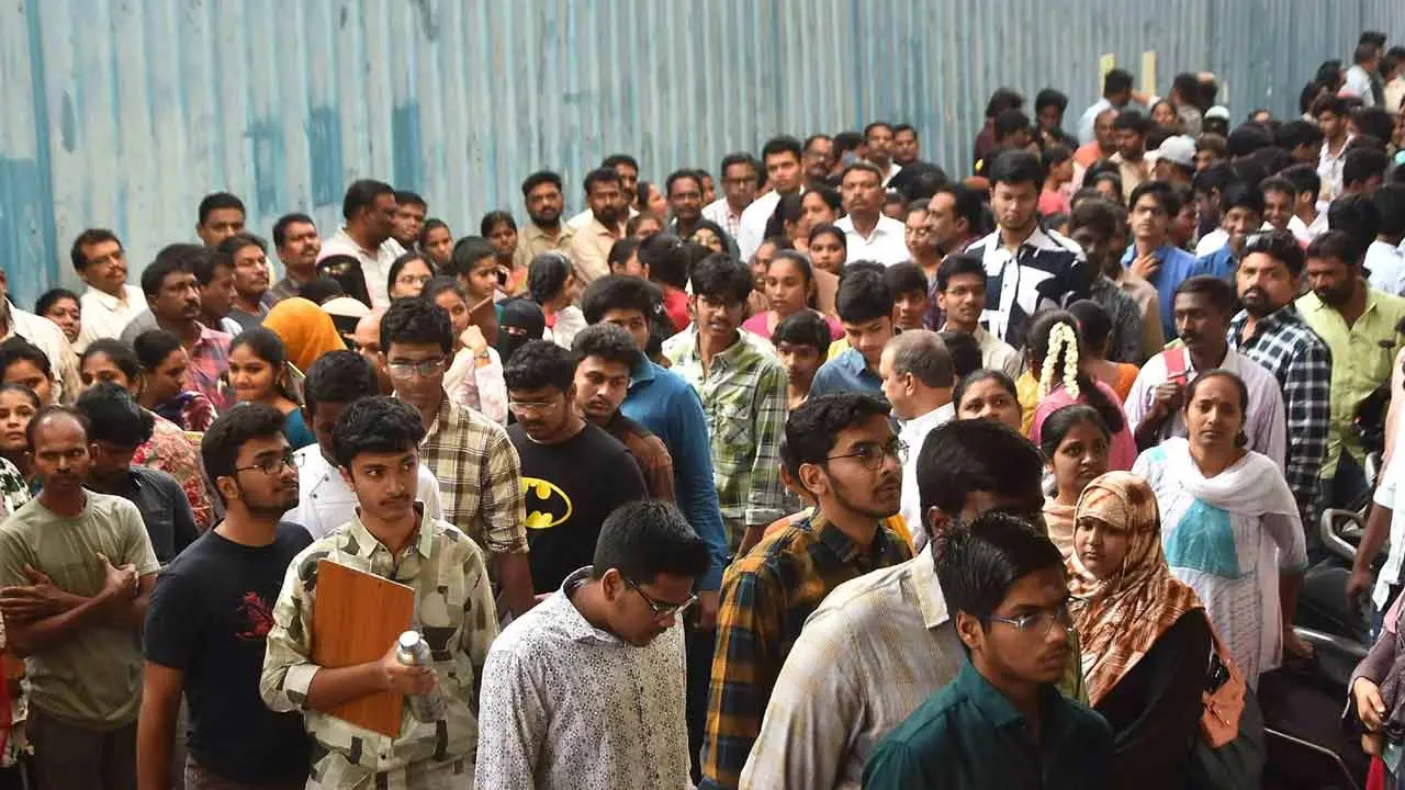 Inter Exams | 5 నిమిషాలు ఆల‌స్య‌మైనా.. ఇంట‌ర్ ప‌రీక్ష‌ల‌కు అనుమ‌తి