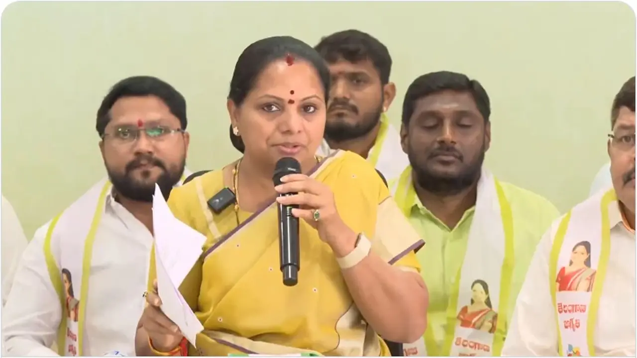 Kavitha : కొత్త రాజకీయ పార్టీ పెట్టేది ఎప్పుడో చెప్పేసిన కవిత..