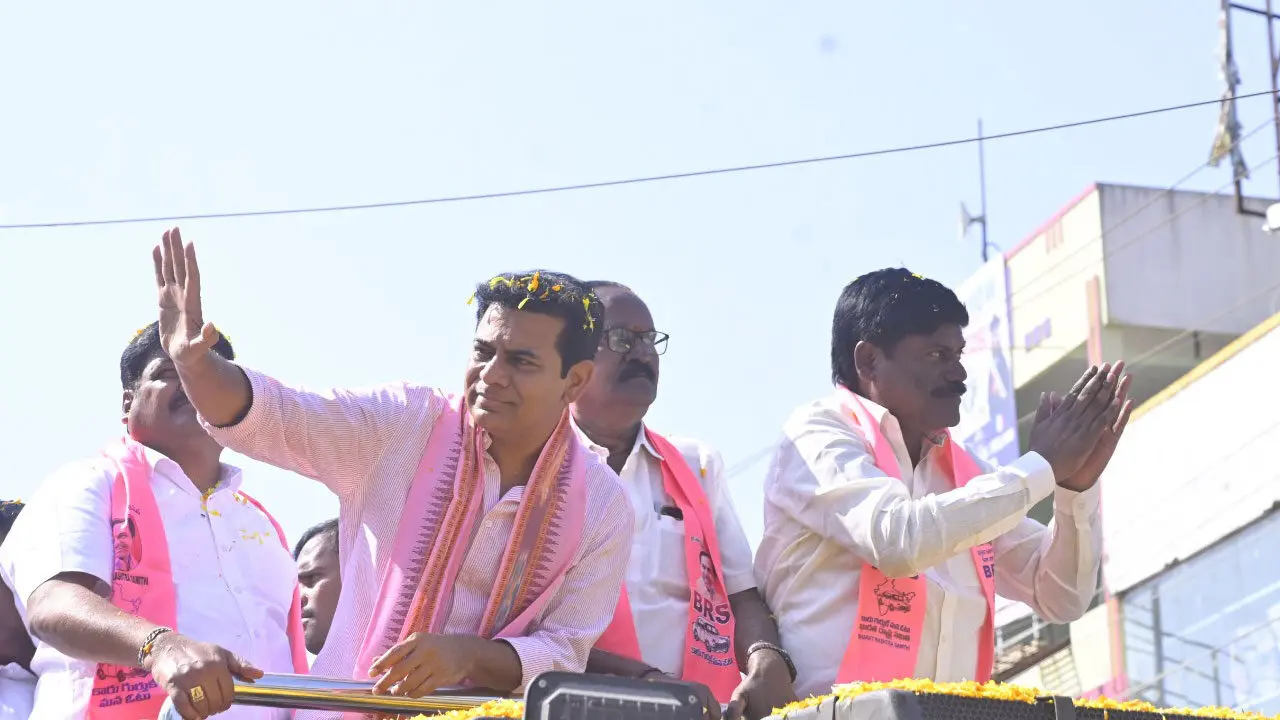 హామీల పేరుతో మోసం చేసిన రేవంత్ రెడ్డి : కేటీఆర్‌ ఫైర్‌