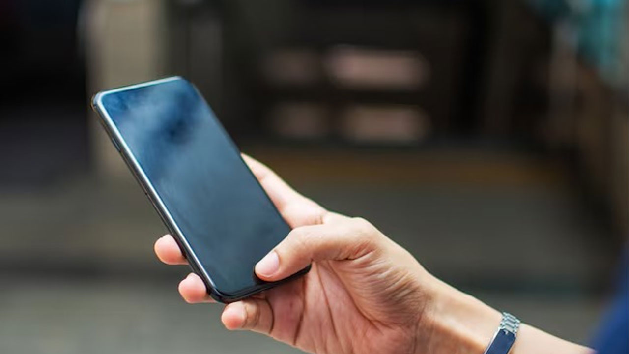 Bacteria On Your Mobile Screen