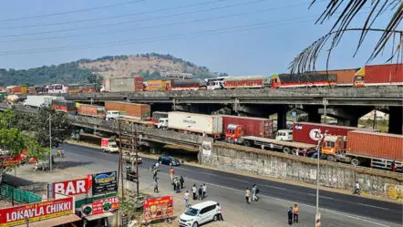 Mumbai-Pune Expressway : భారీగా ట్రాఫిక్‌ జామ్‌.. 18 గంటల పాటూ ప్రయాణికుల నరకయాతన