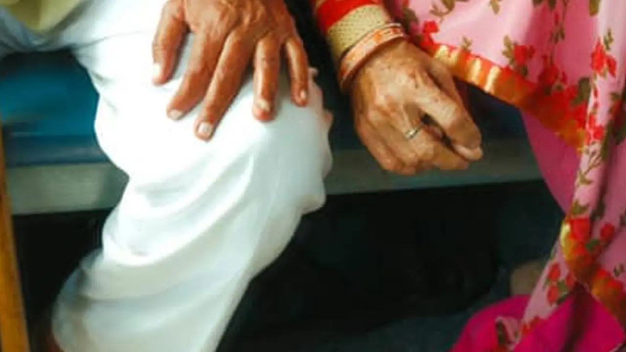 Divorce | పెళ్లై 58 ఏళ్లు.. విడాకుల కోసం కోర్టు మెట్లెక్కిన వృద్ధ జంట‌