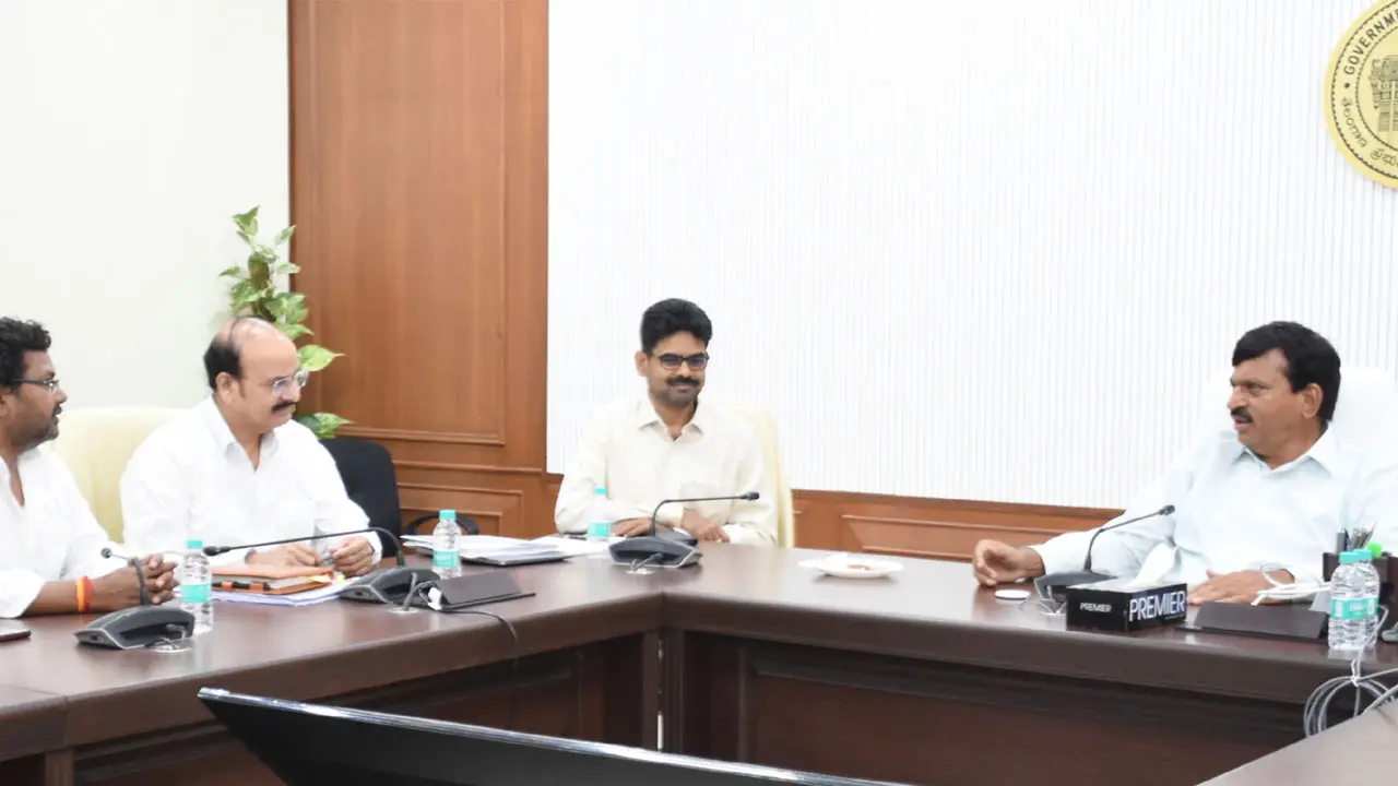 Ponguleti Srinivas Reddy  | రాష్ట్రవ్యాప్తంగా తాసిల్దార్‌, ఆర్డీవో కార్యాలయాలకు శాశ్వత భవనాలు : మంత్రి పొంగులేటి శ్రీనివాస్ రెడ్డి