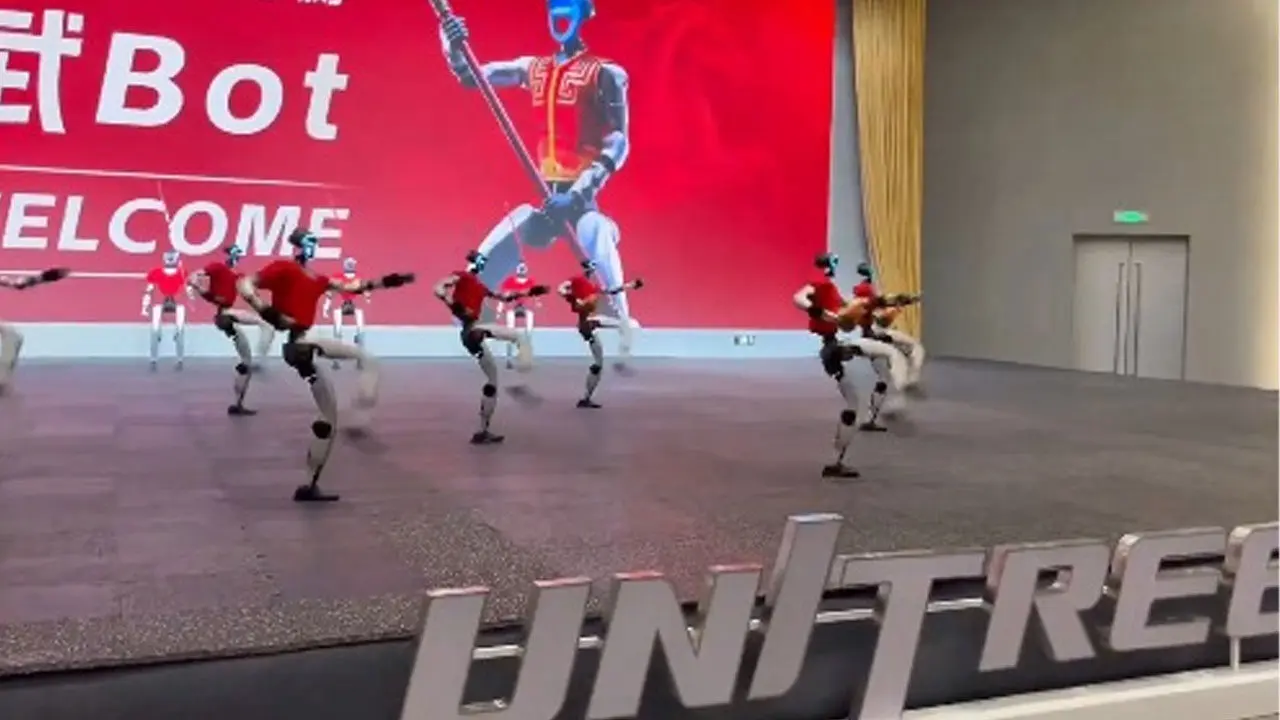 Robots Performing Kung Fu Moves | కుంగ్‌ఫూతో అద‌ర‌గొట్టిన రోబోలు.. ఆక‌ట్టుకుంటున్న వీడియో