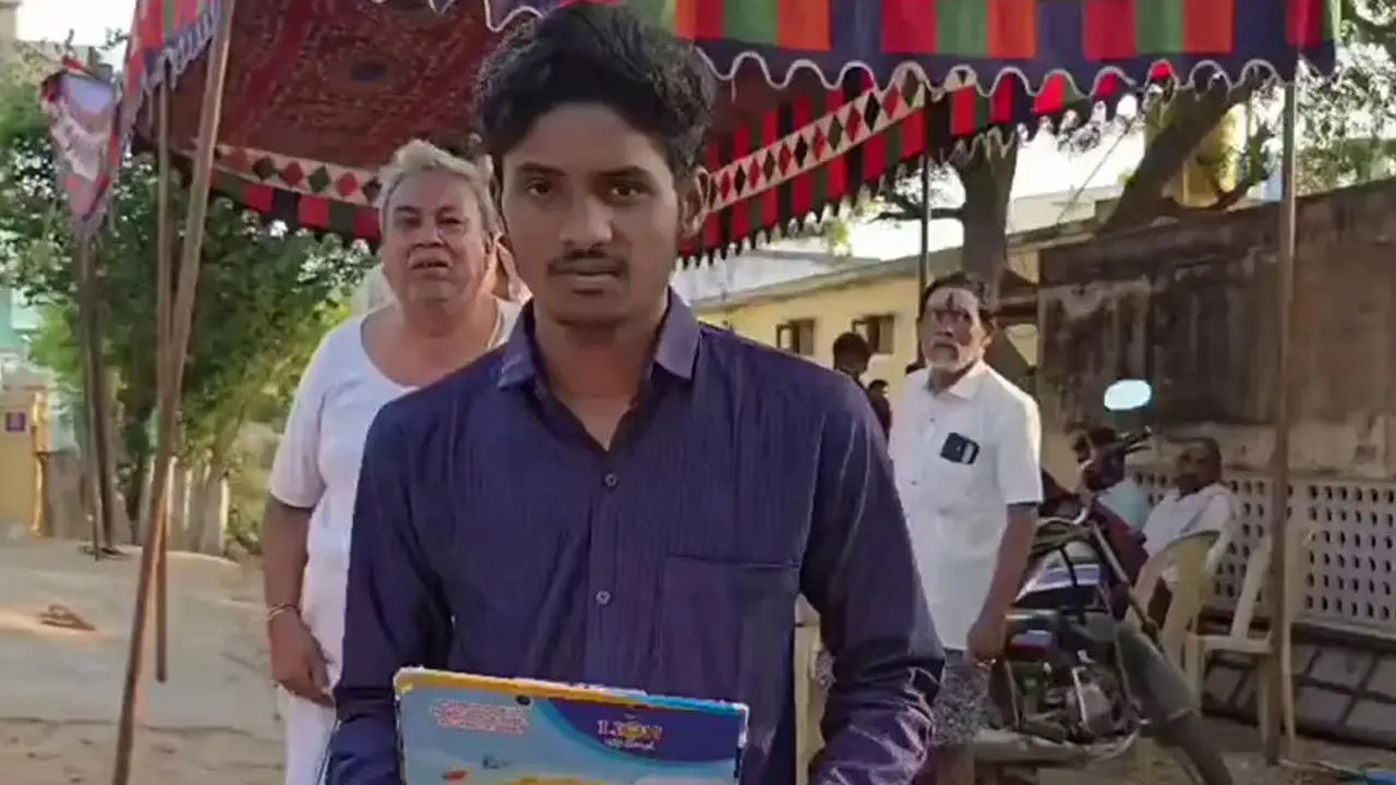 ఇంట్లో తండ్రి మృతదేహం.. బాధలోనే ఇంటర్ పరీక్షకు కొడుకు
