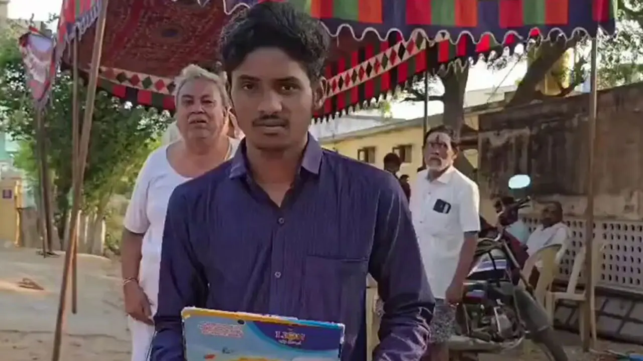 ఇంట్లో తండ్రి మృతదేహం.. బాధలోనే ఇంటర్ పరీక్షకు కొడుకు