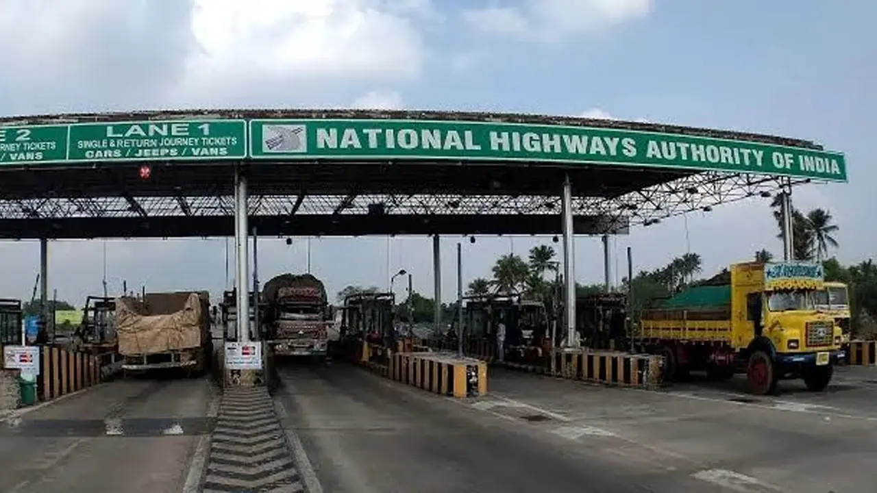 Toll Tax | వాహ‌న‌దారుల‌కు అల‌ర్ట్‌.. టోల్ ప్లాజాల్లో నగదు చెల్లింపులు బంద్..!