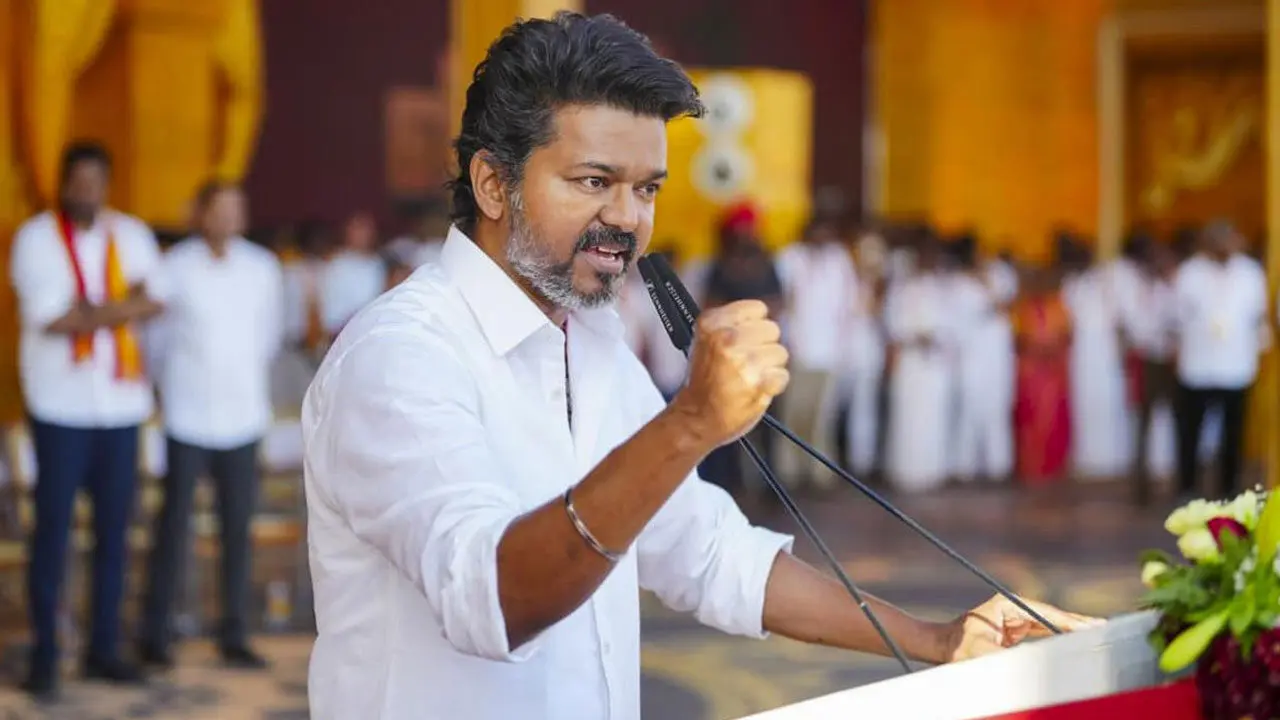 Vijay | ప‌వ‌న్ క‌ళ్యాణ్ రూట్‌లోనే విజ‌య్ వెళుతున్నాడా .. మ‌రి కొద్ది రోజుల‌లో రానున్న స్ప‌ష్ట‌త‌