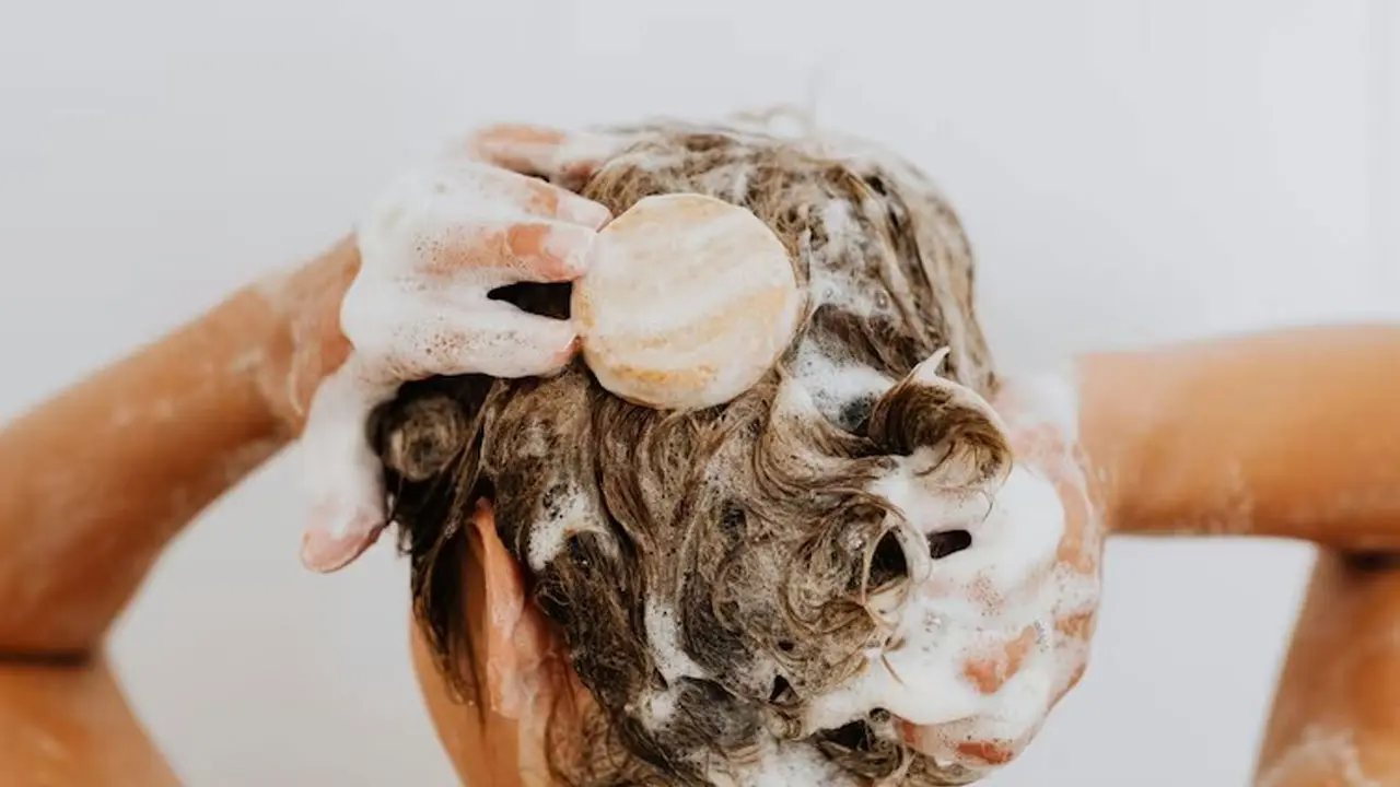 Hair Double Wash | హెయిర్ వాష్ రెండుసార్లు చేసుకోవాలా..? డెర్మ‌టాల‌జిస్ట్‌లు ఏం చెబుతున్నారు..?