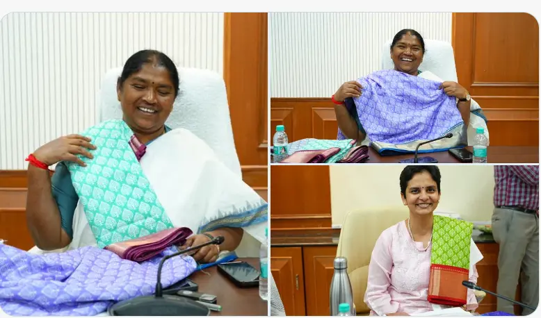 Indiramma sarees design| ఏ డిజైన్ బాగుందో.. ఇందిరమ్మ చీరలపై సీతక్క ఫోకస్ !