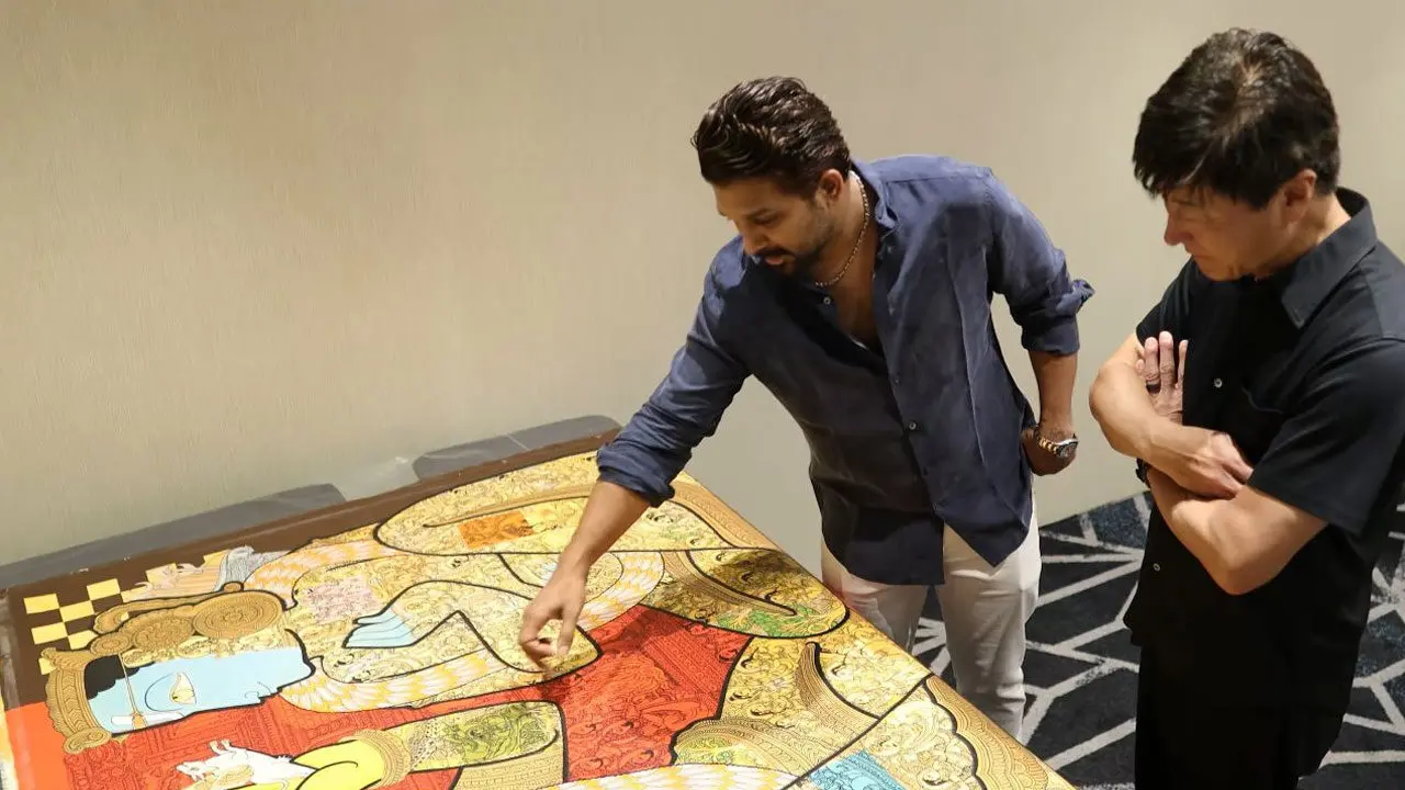 Allu Arjun | జపాన్ అతిథికి అల్లు అర్జున్ సాంస్కృతిక కానుక .. ‘సీతారామ కళ్యాణం’ ప‌టం ఇవ్వ‌డానికి కార‌ణం?