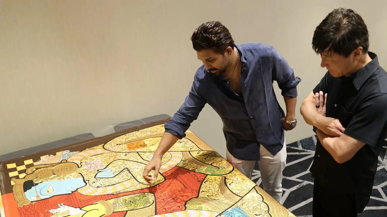 Allu Arjun | జపాన్ అతిథికి అల్లు అర్జున్ సాంస్కృతిక కానుక .. ‘సీతారామ కళ్యాణం’ ప‌టం ఇవ్వ‌డానికి కార‌ణం?