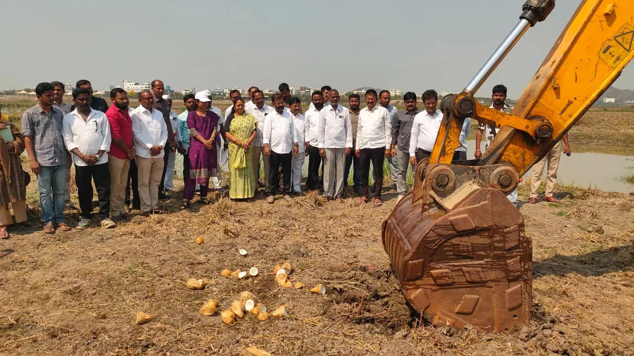 Bhadrakali Lake | ‘భద్రకాళి’ పూడికతీత స‘కాలం’లో పూర్తయ్యేనా?