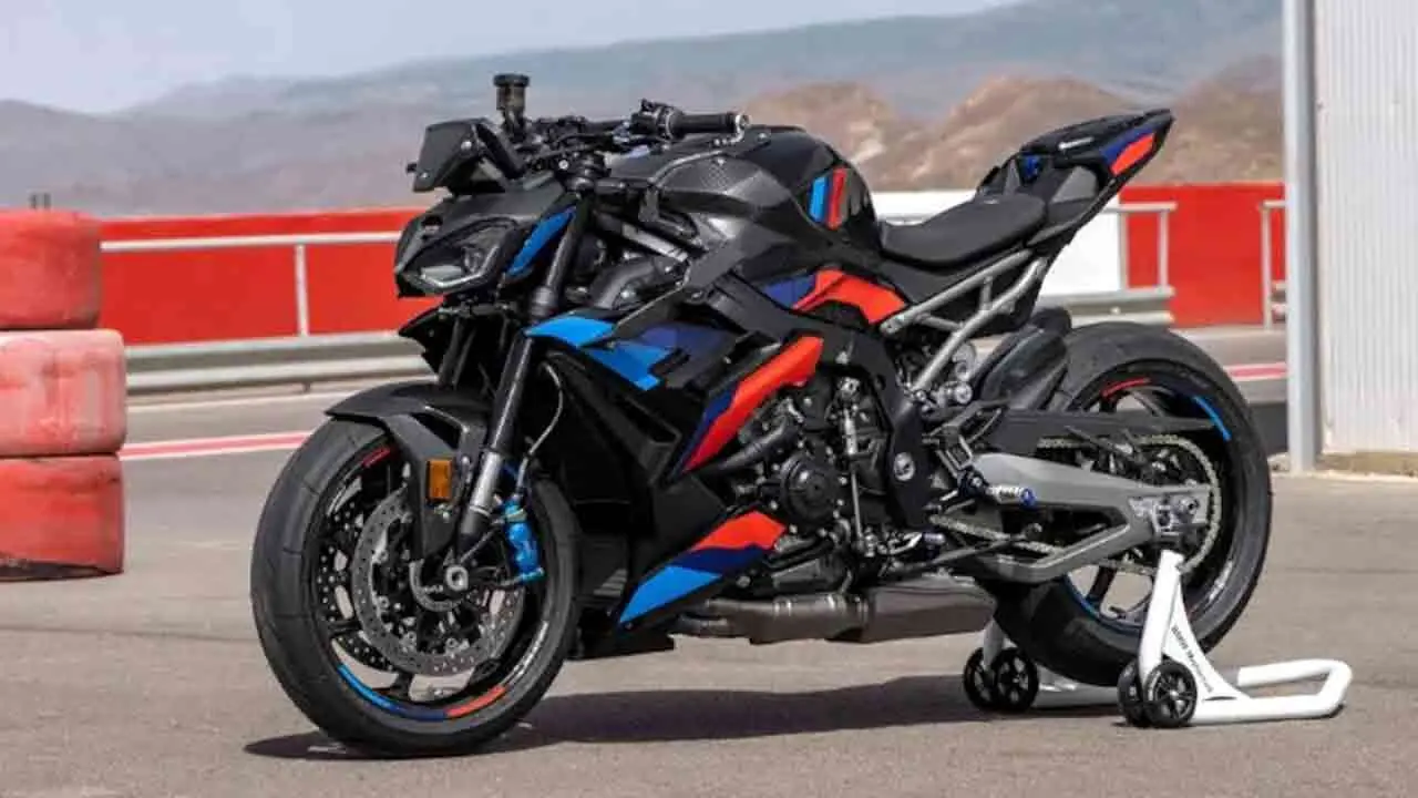 BMW Bike | 3.2 సెకన్లలోనే 100కి.మీ. స్పీడ్.. బీఎండబ్ల్యూ నుంచి వస్తున్న ఈ బైక్ ధర తెలిస్తే కళ్లు బైర్లుగమ్ముతాయి!