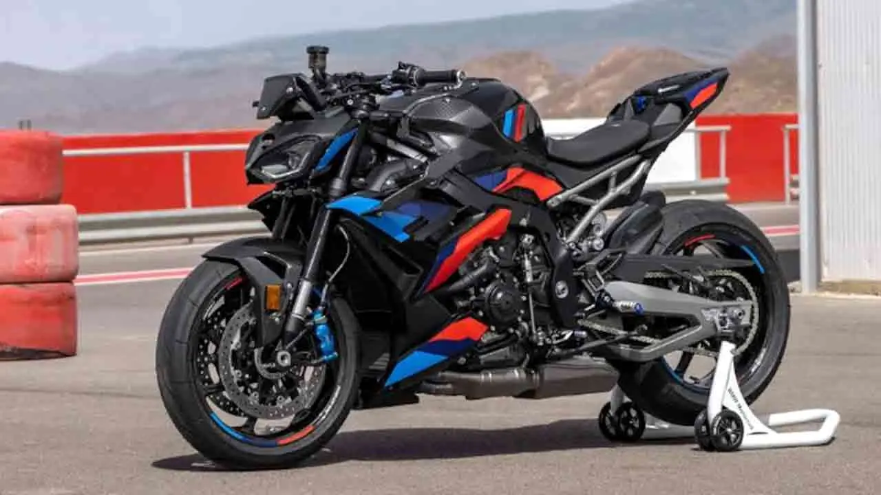 BMW Bike | 3.2 సెకన్లలోనే 100కి.మీ. స్పీడ్.. బీఎండబ్ల్యూ నుంచి వస్తున్న ఈ బైక్ ధర తెలిస్తే కళ్లు బైర్లుగమ్ముతాయి!