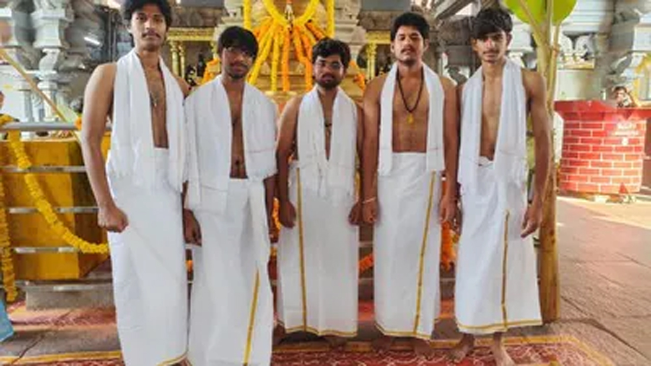 5 students missing in godavari