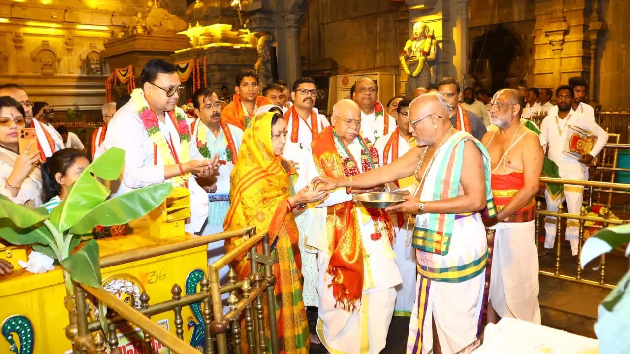 Yadagirigutta : శ్రీ లక్ష్మీ నరసింహ స్వామిని దర్శించుకున్న తెలంగాణ కొత్త గవర్నర్ ఎస్పీ శుక్లా