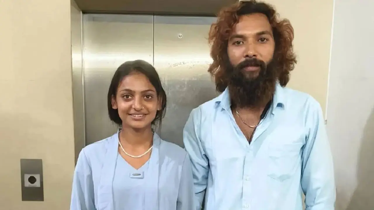 Kumbh Mela Fame Monalisa : ప్రేమికుడితో పెళ్లి కోసం పోలీస్ స్టేషన్ కు కుంభమేళా మోనాలిసా!