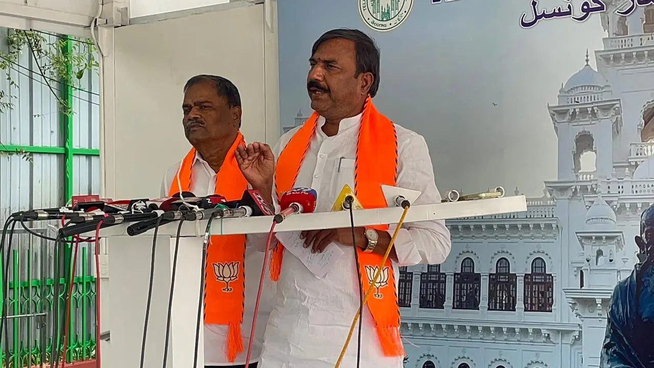 Outsourcing Employees | జీతం 21,500.. చేతికి అందేది 13,500 మాత్రమే.. ఇదీ ఔట్‌సోర్సింగ్ ఉద్యోగుల దుస్థితి
