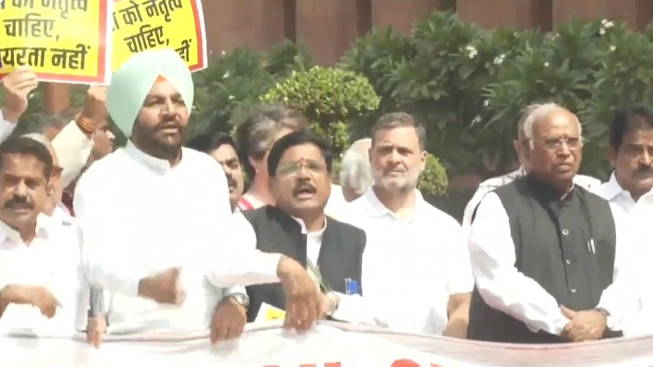 పార్లమెంటు వాయిదా…ప్రతిపక్షాల నిరసన